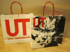 『メタルギア』×『UT』コラボレーションを記念した紙袋 (C)Konami Digital Entertainment